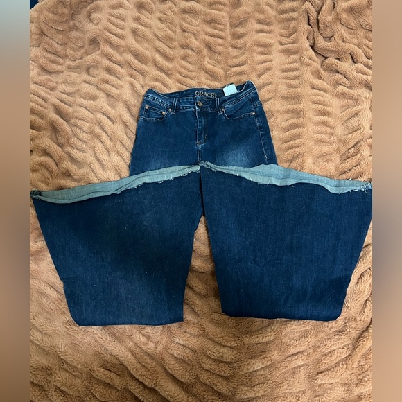 Grace in LA super flares - Picture 4 of 4